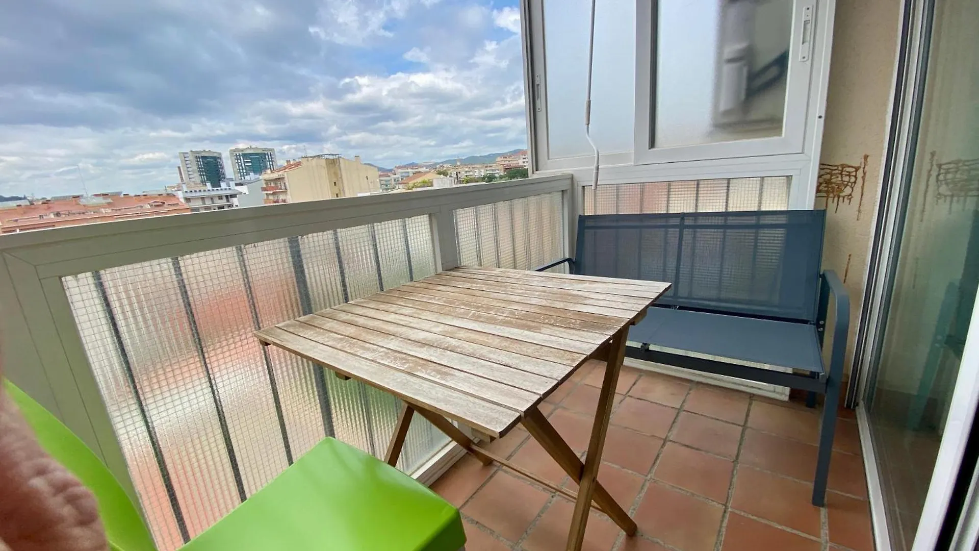 Big Family Terrassa Parking And Noise Free Apartment