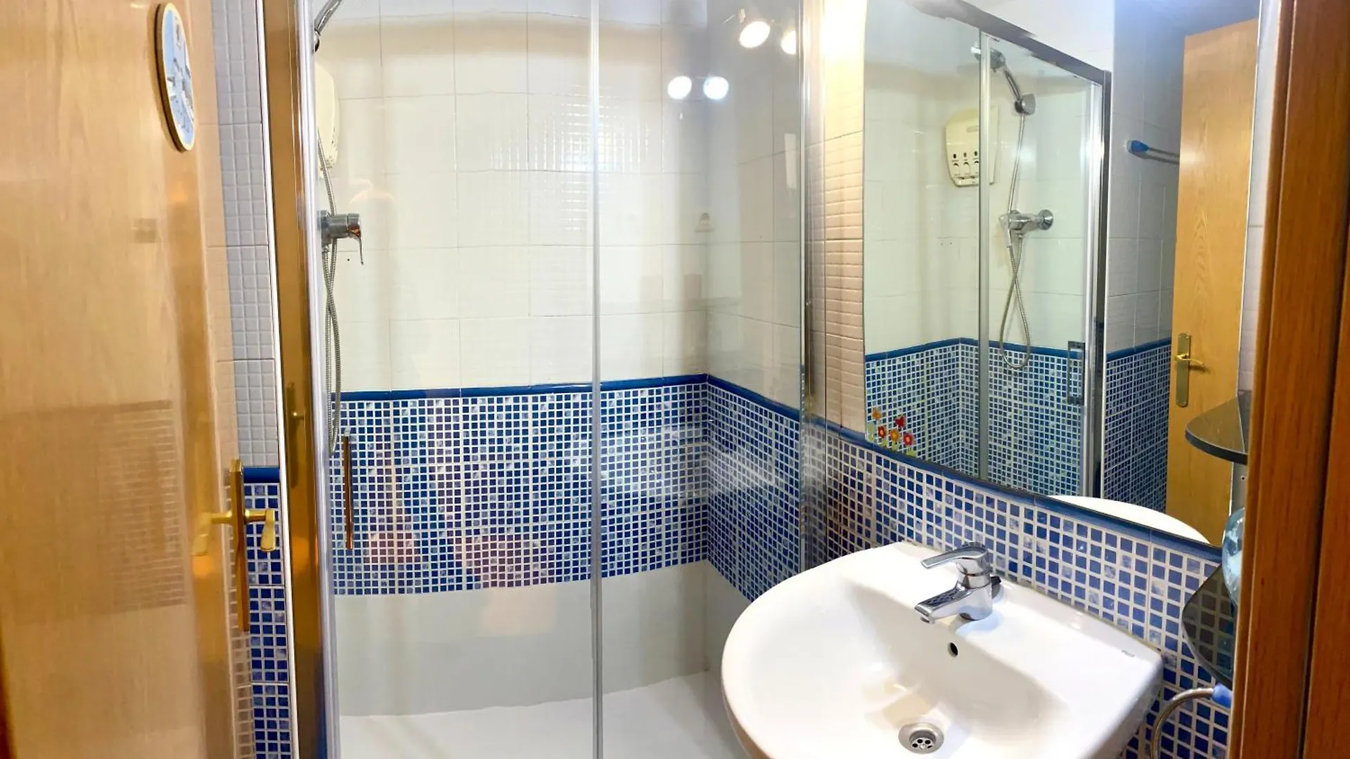 Big Family Terrassa Parking And Noise Free Apartment